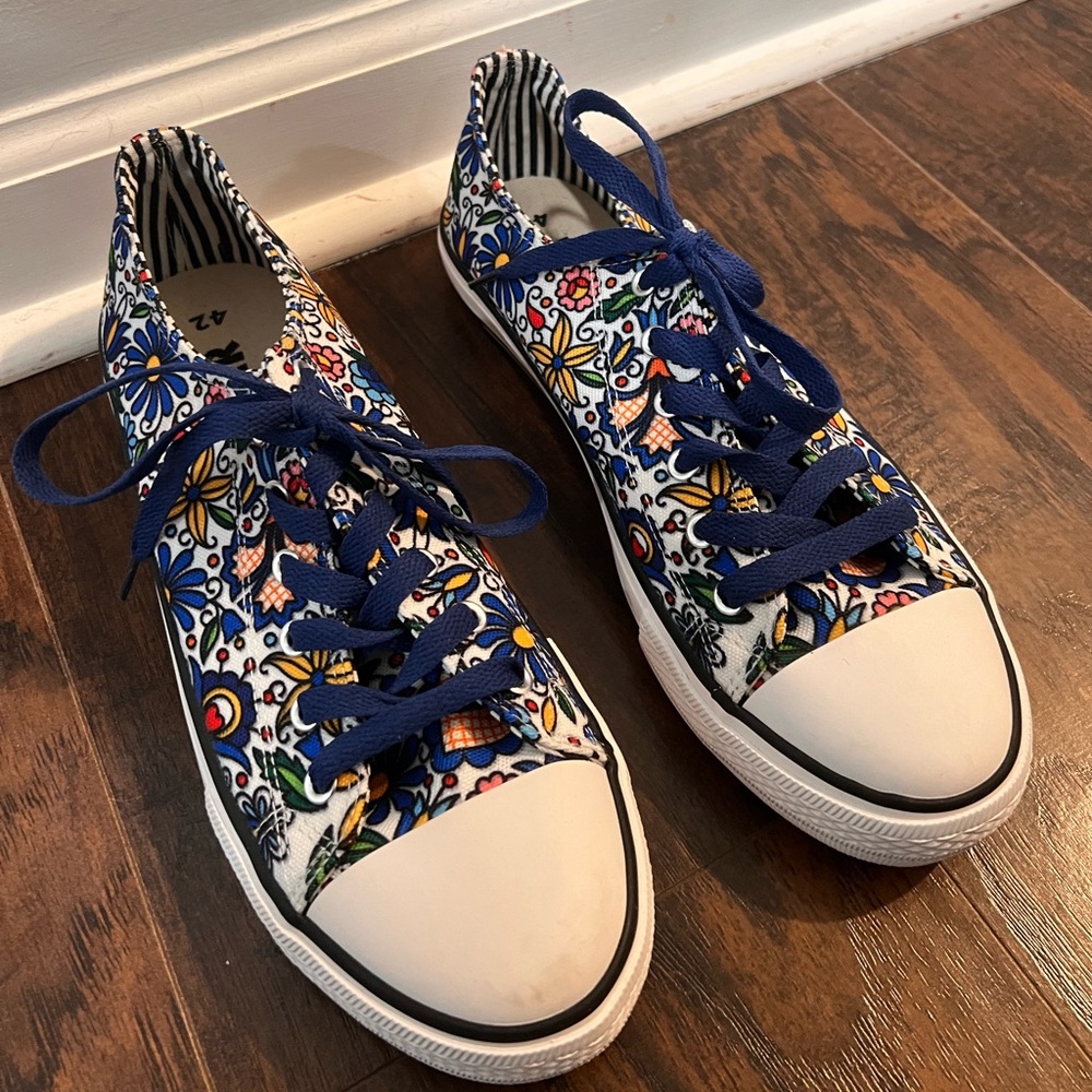 Folk Star Women's 42 Canvas Sneakers NEW All Star Style Floral Pattern